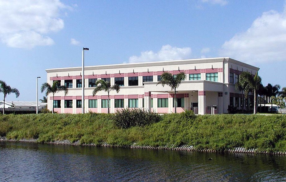 1700 W Woolbright Rd, Boynton Beach, FL à louer - Photo de l’immeuble – Image 3 sur 25