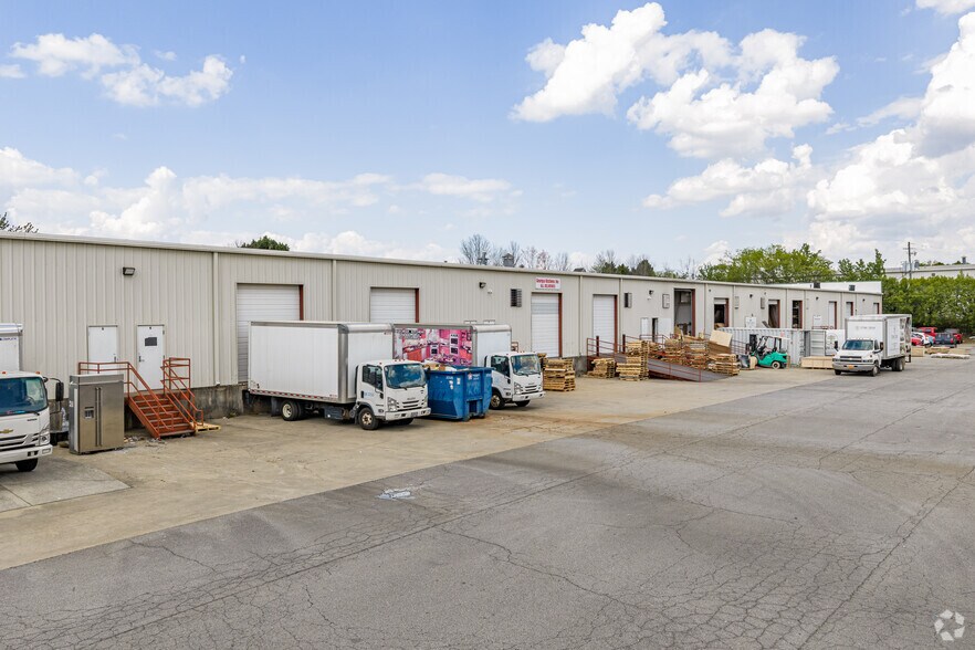 5089 Bristol Industrial Way, Buford, GA à louer - Photo de l’immeuble – Image 2 sur 3