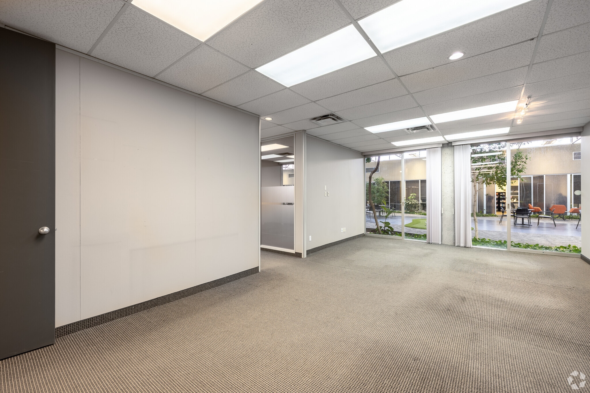 5920 1A St SW, Calgary, AB à louer Photo intérieure– Image 1 sur 3