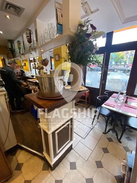 Local commercial dans Paris à louer - Photo de l’immeuble – Image 1 sur 9