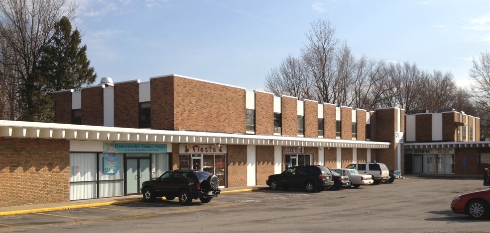 1911-1943 Bailey Rd, Cuyahoga Falls, OH à louer - Photo de l’immeuble – Image 3 sur 7