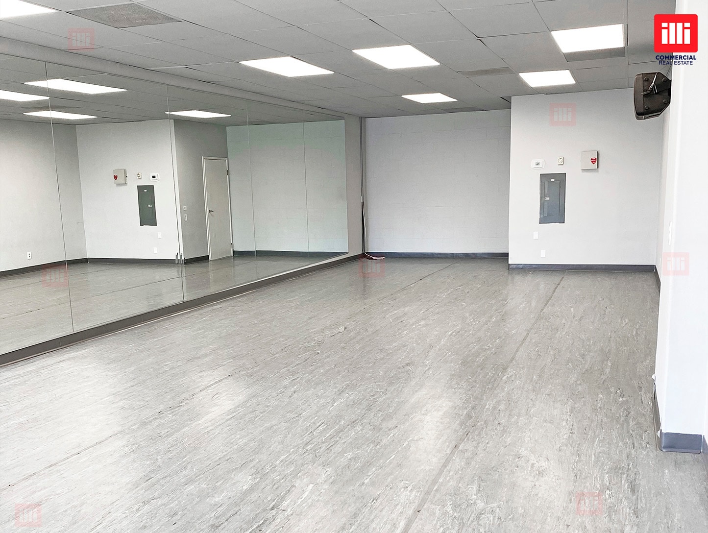 23120-23130 Lyons Ave, Santa Clarita, CA à louer Photo intérieure– Image 1 sur 2