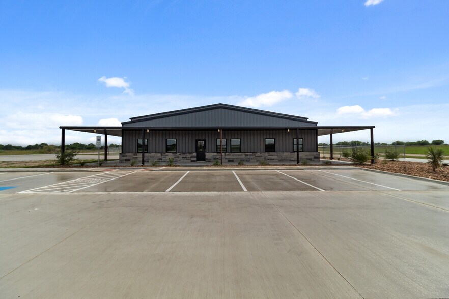 4025 King Air Dr, Wixon Valley, TX à louer - Photo de l’immeuble – Image 2 sur 12