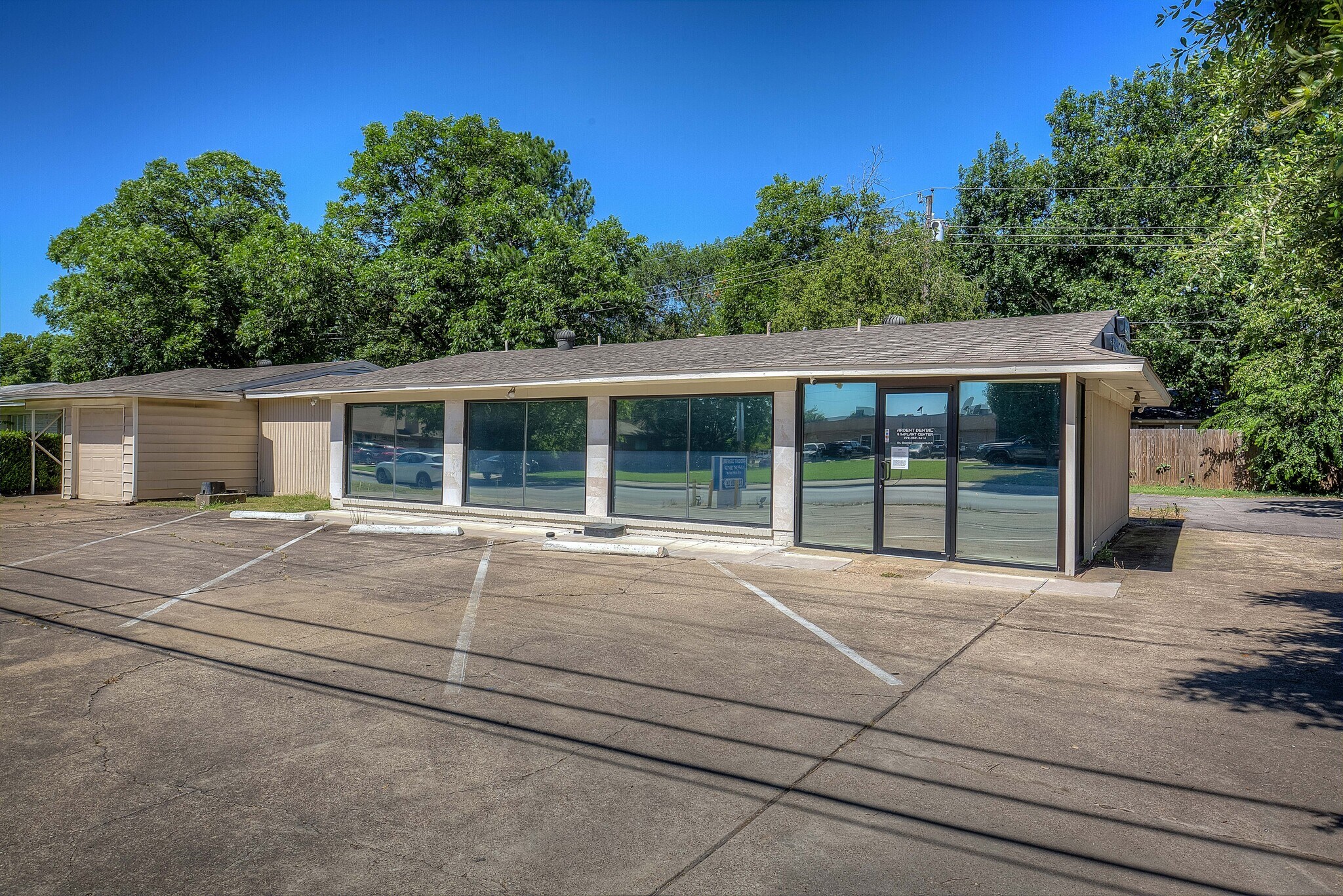 737 Irby Ln, Irving, TX à vendre Photo de l’immeuble– Image 1 sur 29