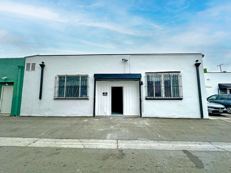 2209 Barry Ave, Los Angeles, CA à louer - Photo de l’immeuble – Image 2 sur 12