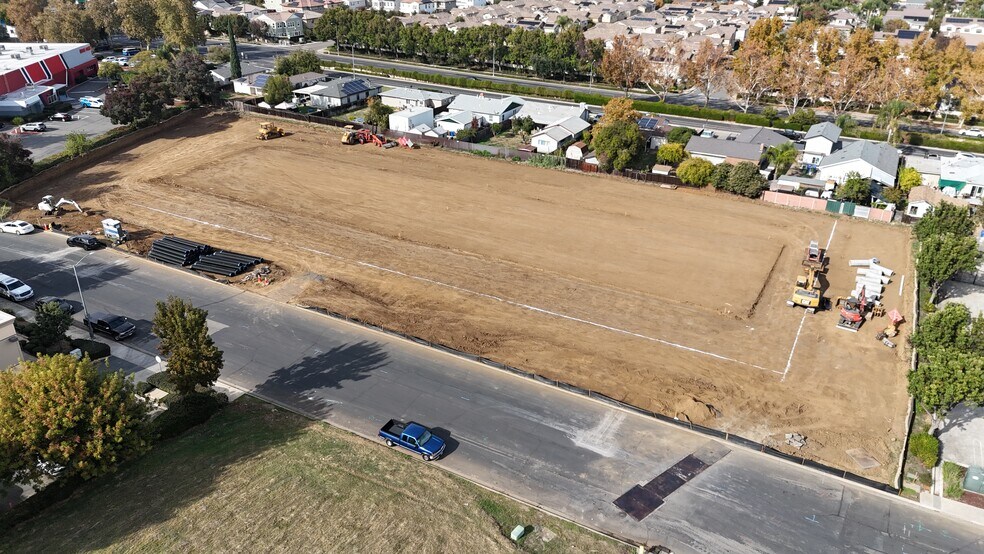 535 & 575 Harvest Park Dr, Brentwood, CA à louer - Photo de la construction – Image 3 sur 7