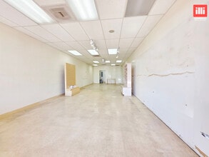 18399-18409 Ventura Blvd, Tarzana, CA à louer Photo intérieure– Image 2 sur 3