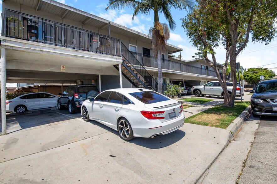 12003 Berendo Ave, Los Angeles, CA à vendre - Photo de l’immeuble – Image 2 sur 9