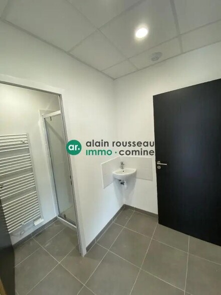 Local d’activités dans Basse-Goulaine à louer - Photo de l’immeuble – Image 3 sur 3