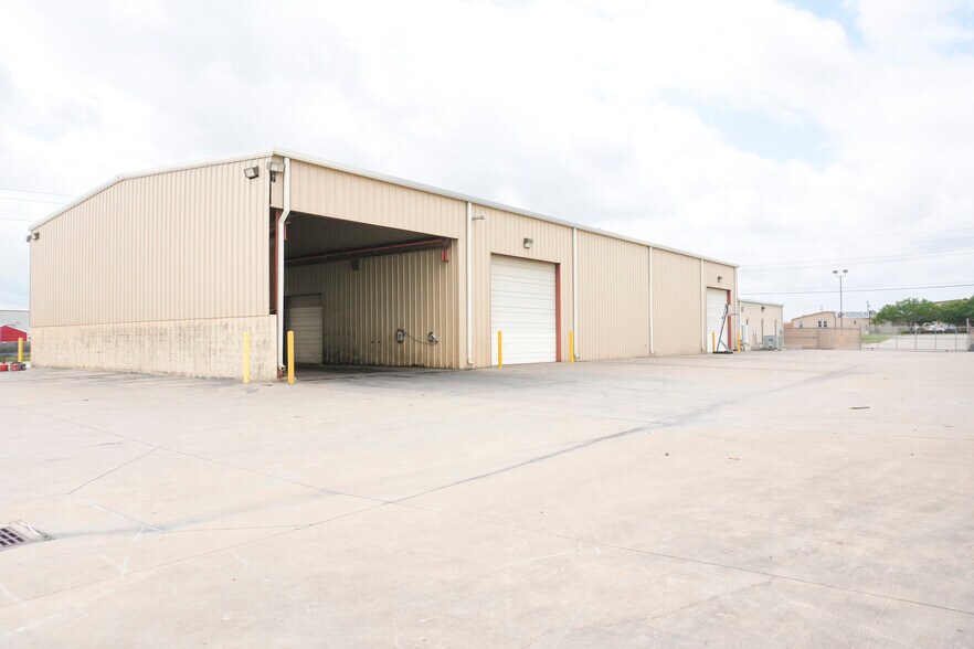 6944 Leopard St, Corpus Christi, TX à vendre - Photo de l’immeuble – Image 3 sur 21