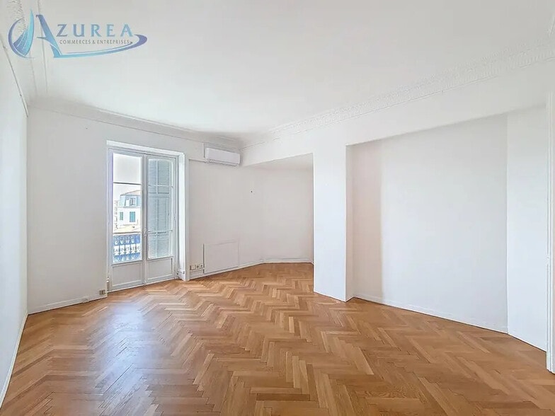 Bureau dans Nice à louer - Photo de l’immeuble – Image 2 sur 11