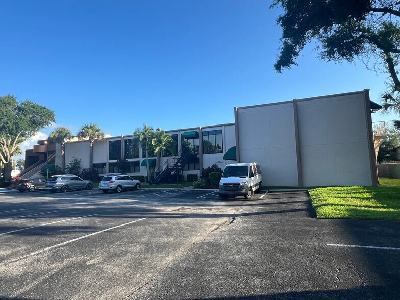 7815 N Dale Mabry Hwy, Tampa, FL à louer - Photo de l’immeuble – Image 3 sur 10