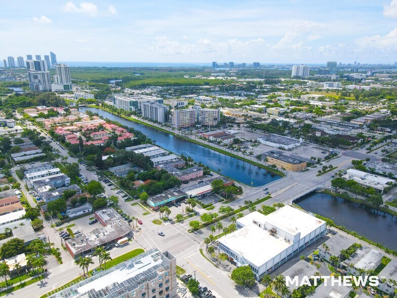 16635 NE 19th Ave, Miami, FL à vendre - Photo de l’immeuble – Image 2 sur 4