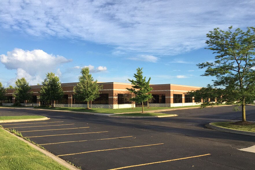 48679 Alpha Dr, Wixom, MI à vendre - Photo principale – Image 1 sur 6