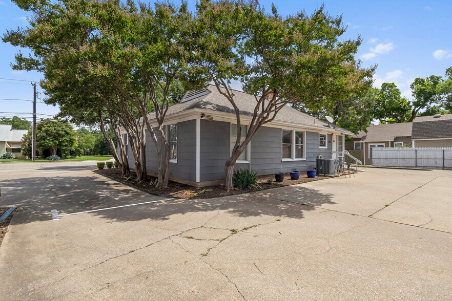 810 18th St, Plano, TX à vendre - Photo de l’immeuble – Image 3 sur 26