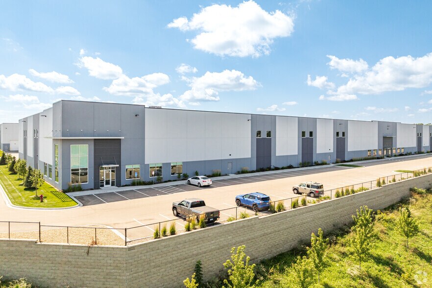 9650 Hemingway Ave S, Cottage Grove, MN à louer - Photo de l’immeuble – Image 2 sur 7