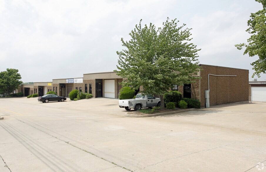 2403 N Aspen Ave, Broken Arrow, OK à louer - Photo de l’immeuble – Image 3 sur 4