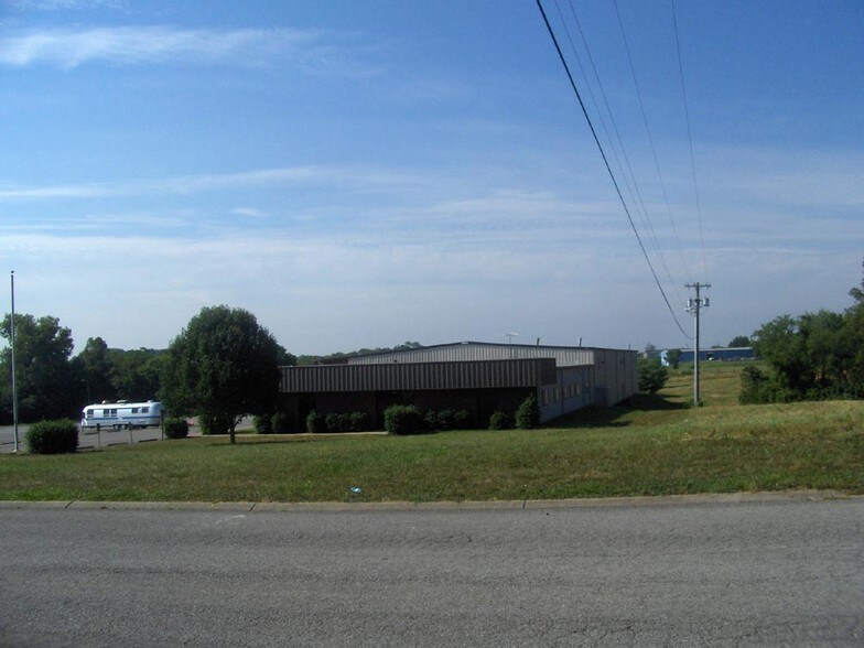 1330 Gateway Dr, Gallatin, TN à vendre - Photo principale – Image 1 sur 26