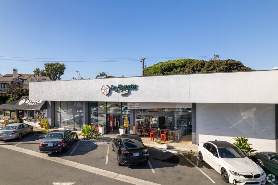 3049 E Coast Hwy, Corona Del Mar, CA à louer - Photo de l’immeuble – Image 3 sur 14