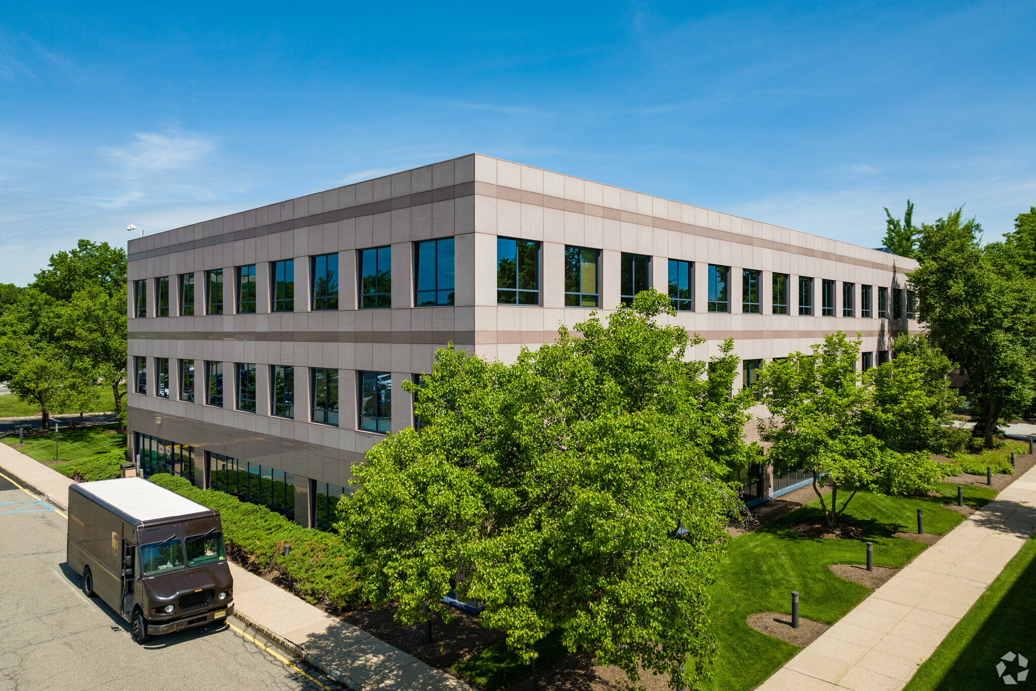 3 Sylvan Way, Parsippany, NJ à louer Photo de l’immeuble– Image 1 sur 10