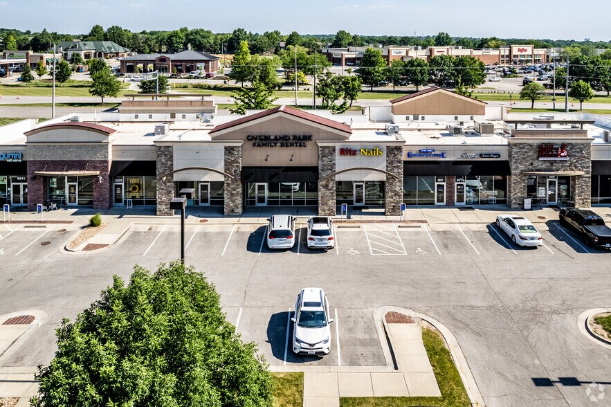 135th St, Overland Park, KS à louer - Photo de l’immeuble – Image 2 sur 5