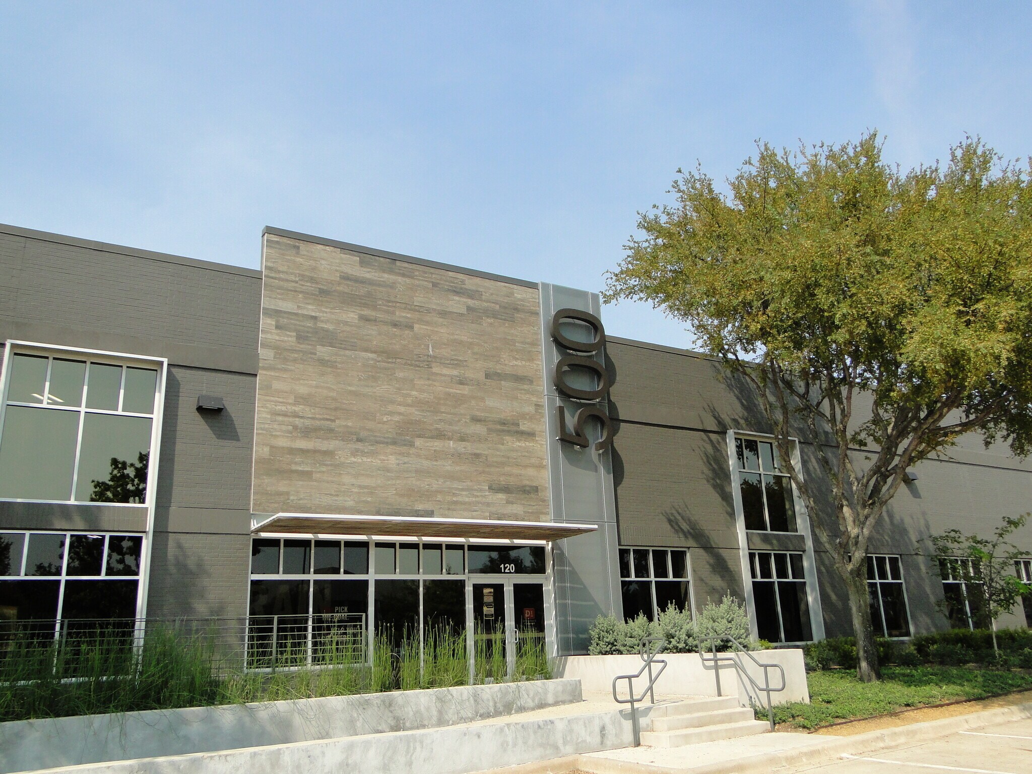 500 W Bethany Dr, Allen, TX à louer Photo principale– Image 1 sur 10