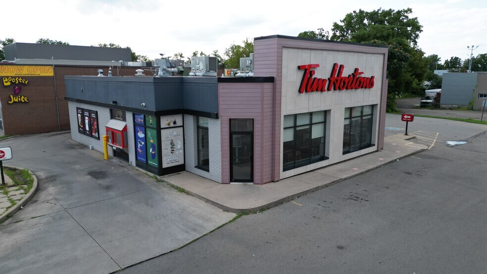 333 Ontario St, St Catharines, ON à louer - Photo de l’immeuble – Image 2 sur 6