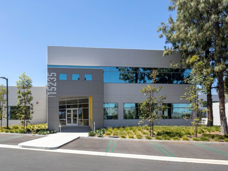 15235 Alton Pky, Irvine, CA à louer - Photo de l’immeuble – Image 2 sur 2