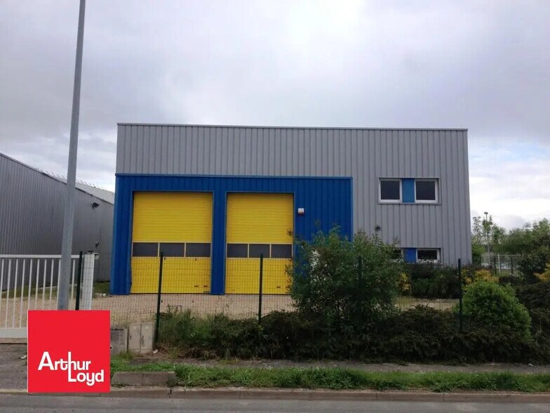 Local d’activités dans Ablis à louer - Photo de l’immeuble – Image 1 sur 2