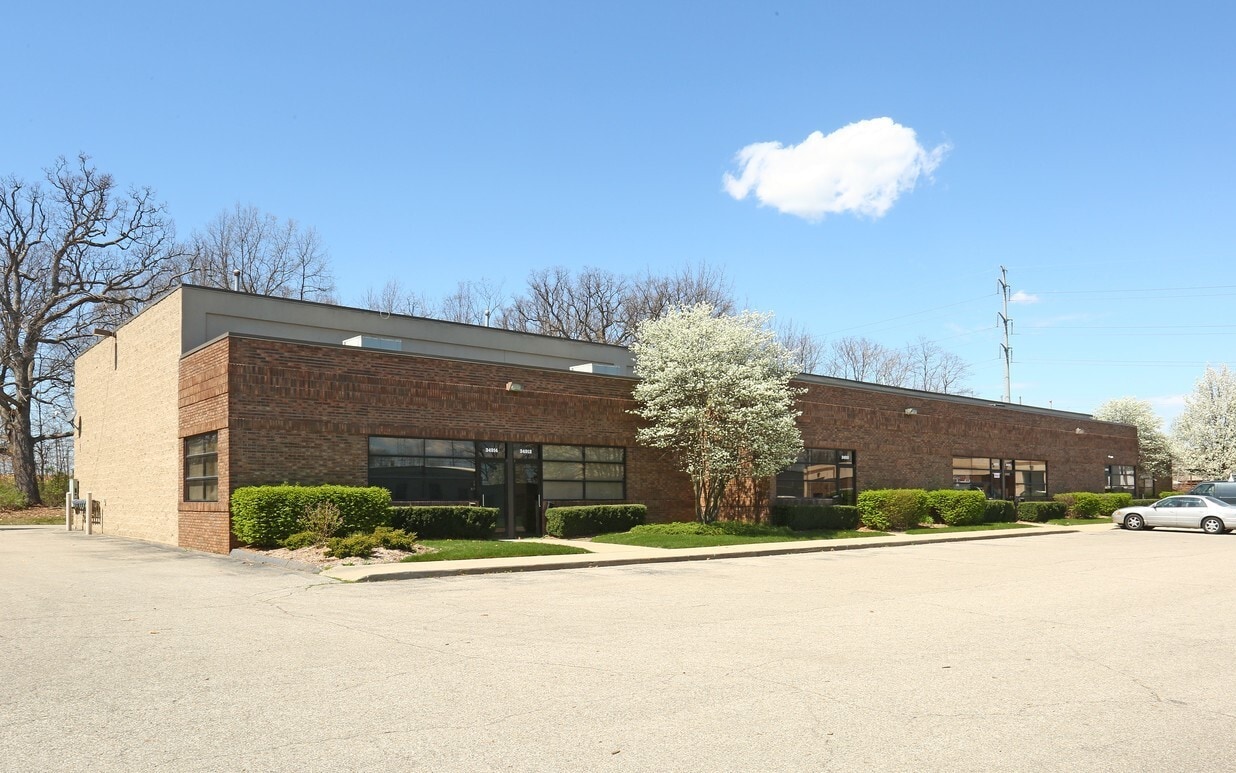 34900-34914 Forest St, Wayne, MI à louer Photo de l’immeuble– Image 1 sur 6