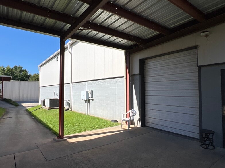 7609 Canoe Rd, Greensboro, NC à vendre - Photo de l’immeuble – Image 2 sur 8