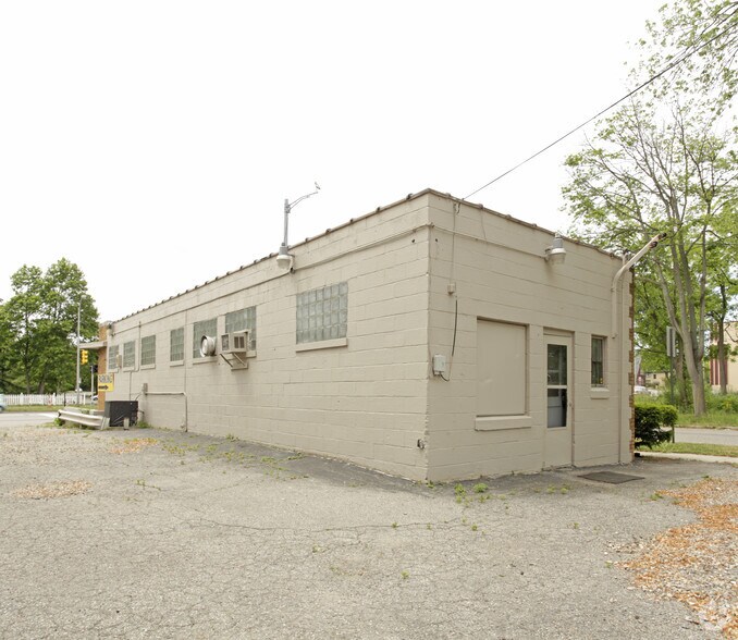 580 W Huron St, Pontiac, MI à vendre - Photo de l’immeuble – Image 2 sur 3