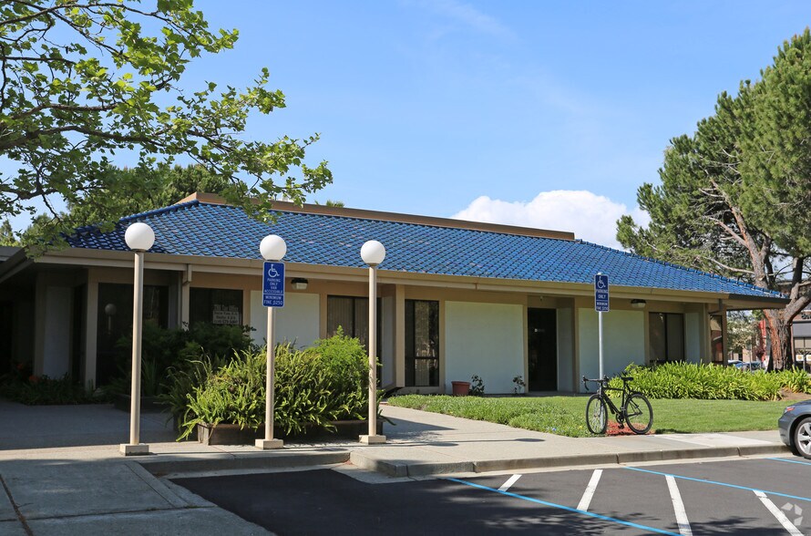 39675 Cedar Blvd, Newark, CA à louer - Photo de l’immeuble – Image 2 sur 4