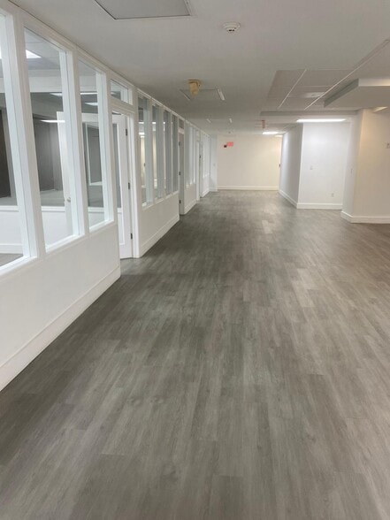 2620 SW 27th Ave, Miami, FL à louer - Photo de l’immeuble – Image 2 sur 19
