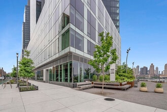 10, 20, 30 Halletts Pt, Astoria, NY à louer Photo intérieure– Image 1 sur 2