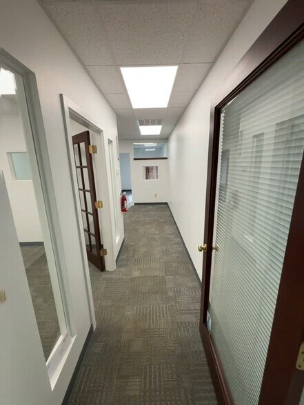 2350 Post Rd, Warwick, RI à louer - Vidéo sur l’annonce professionnelle – Image 3 sur 12