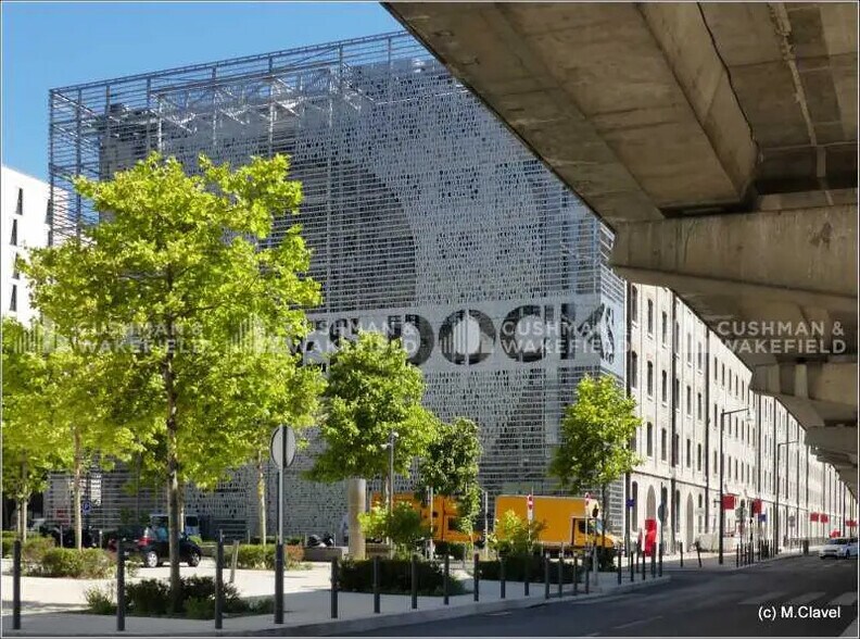 10 Place De La Joliette, Marseille à louer - Photo de l’immeuble – Image 2 sur 47