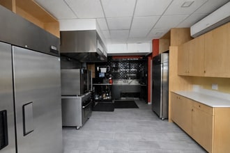 676 Nostrand Ave, Brooklyn, NY à louer Photo intérieure– Image 2 sur 4