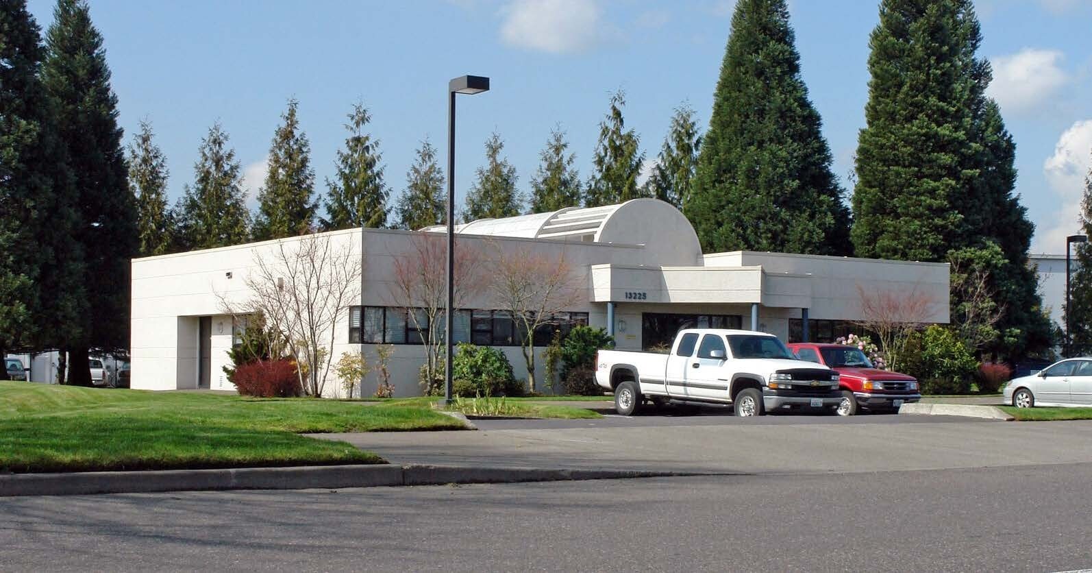 13225 N Columbia Blvd, Portland, OR à vendre Photo principale– Image 1 sur 6
