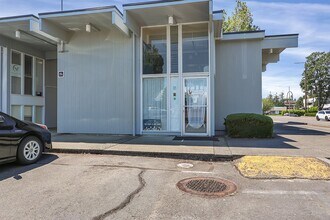 5900 100th St SW, Lakewood, WA à louer Photo de l’immeuble– Image 1 sur 8