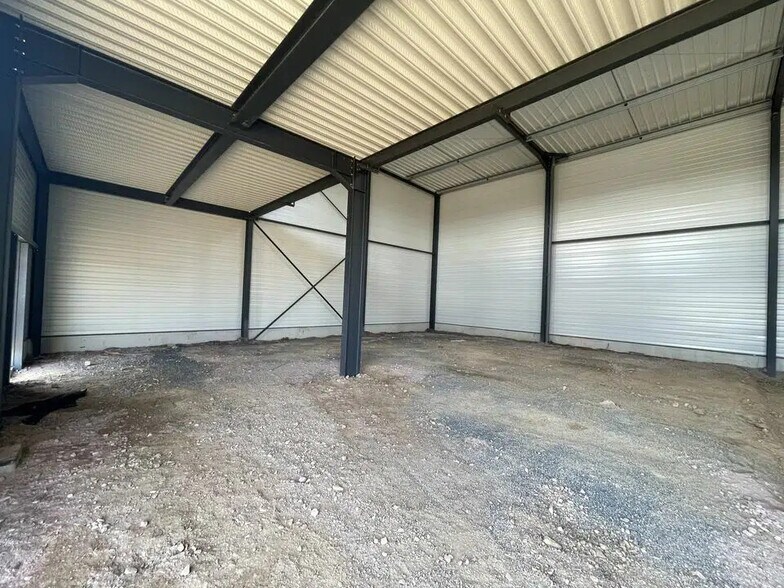 Local d'activités dans Mondeville à vendre - Photo de l’immeuble – Image 1 sur 5