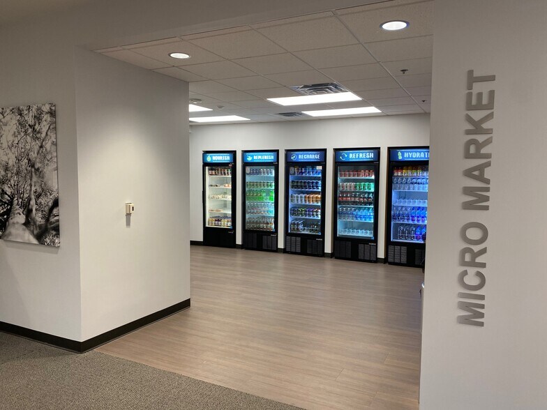 750 Stephenson Hwy, Troy, MI à louer - Photo intérieure – Image 2 sur 6
