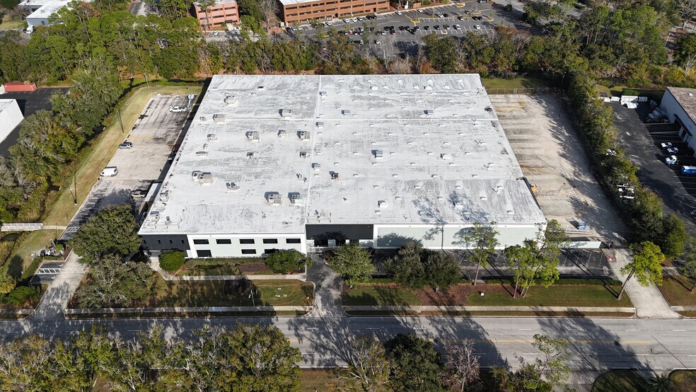 8040 Bayberry Rd, Jacksonville, FL à louer - Photo de l’immeuble – Image 1 sur 15