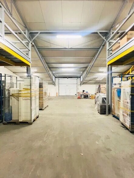 Local d’activités dans Aulnay-sur-Mauldre à louer - Photo de l’immeuble – Image 2 sur 7