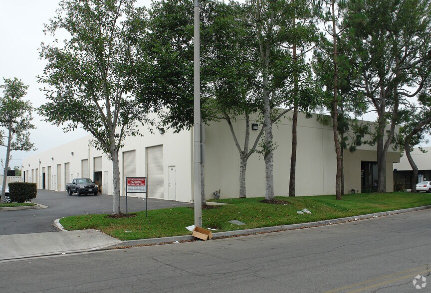 10802 Capital Ave, Garden Grove, CA à louer - Photo de l’immeuble – Image 2 sur 2