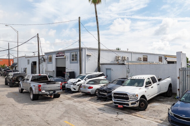 Plus de détails pour 4305-4325 E 11th Ave, Hialeah, FL - Industriel/Logistique aux enchères