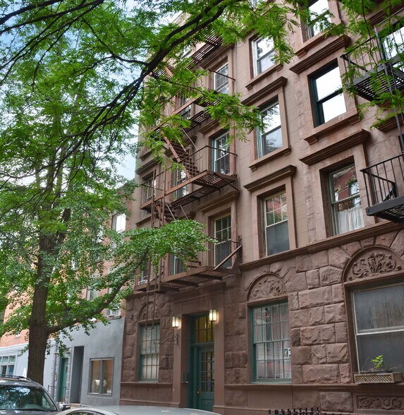 47 Perry St, New York, NY à vendre - Photo de l’immeuble – Image 1 sur 24