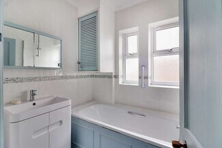 Plus de détails pour 138-148 High St, Sevenoaks - Local commercial à vendre