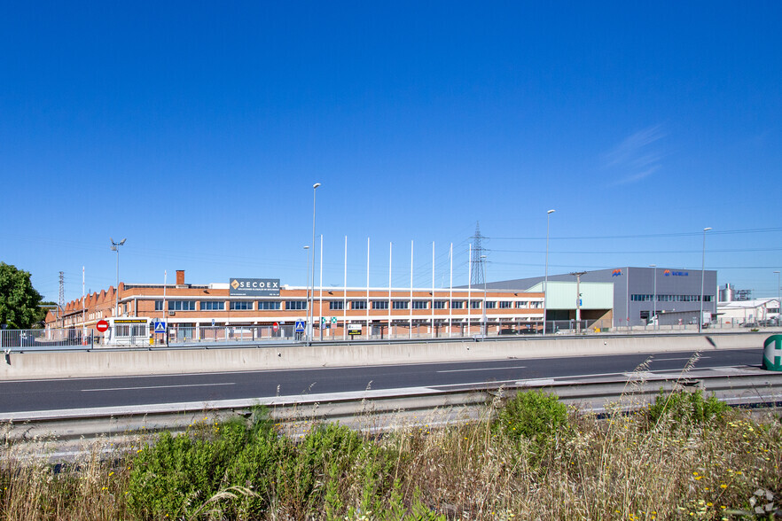 Carretera Fuenlabrada, 2068, Pinto, Madrid à louer - Photo de l’immeuble – Image 2 sur 3
