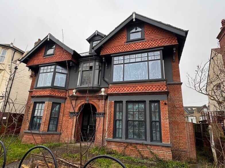 39 Kirkley Cliff Rd, Lowestoft à vendre - Photo de l’immeuble – Image 2 sur 14